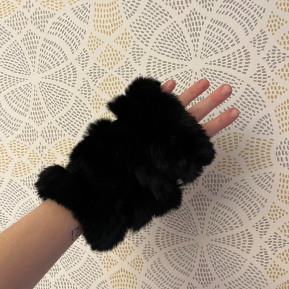 Jocelyn Genuine Fur Accessory SET - Picture 5 of 6